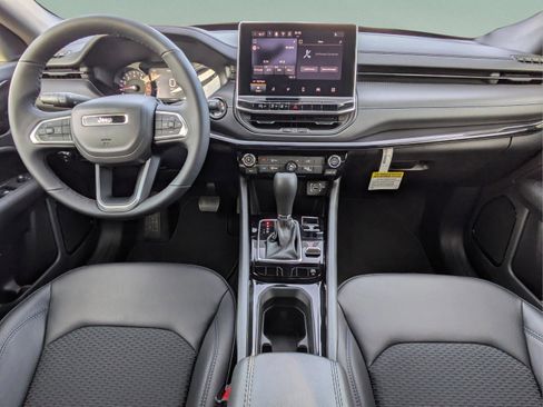 New 2026 Jeep Compass Latitude image 20