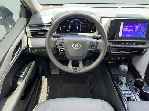 Used 2025 Toyota Camry LE FWD image 11