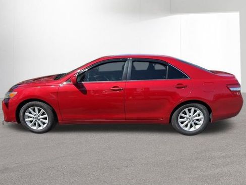 Used 2010 Toyota Camry XLE FWD image 2