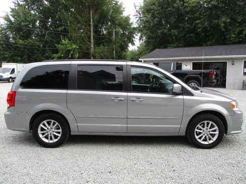Used 2016 Dodge Grand Caravan SXT w/ Rear Park Assist Package FWD image 6