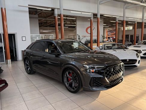 Used 2026 Audi RS Q8 performance AWD/4WD image 4