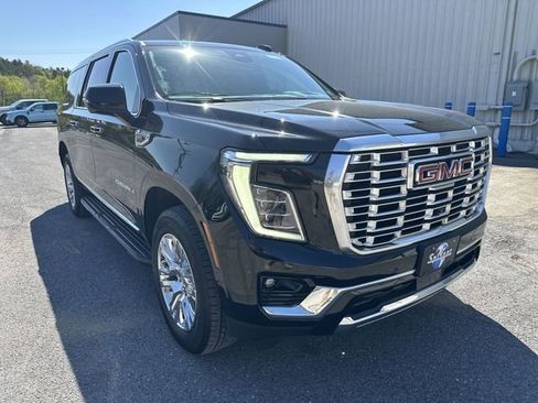 Used 2025 GMC Yukon XL Denali AWD/4WD image 11
