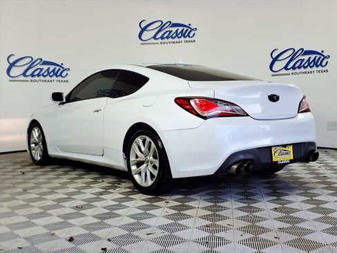 Used 2015 Hyundai Genesis 3.8 image 2