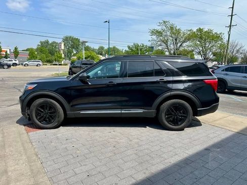 Used 2022 Ford Explorer XLT AWD/4WD image 4