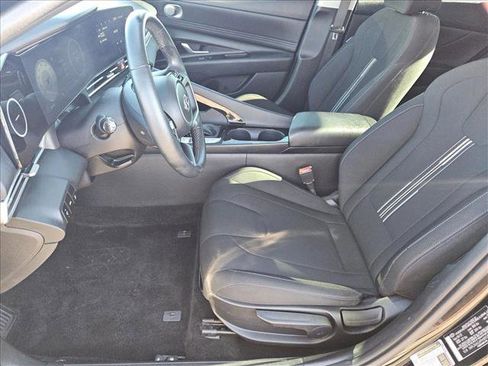Used 2023 Hyundai Elantra SEL w/ Convenience Package image 16