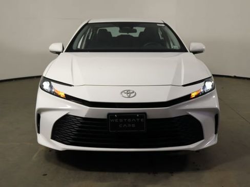 Used 2025 Toyota Camry LE image 3