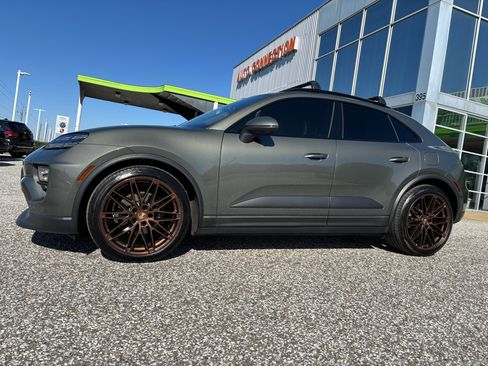 Used 2024 Porsche Macan 4 Electric image 2