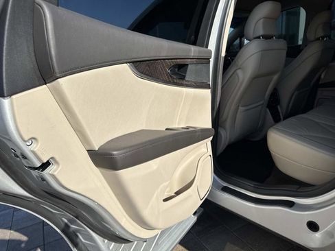 Used 2017 Lincoln MKX Select image 16