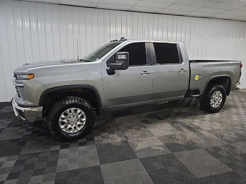 Used 2024 Chevrolet Silverado 3500 LT AWD/4WD image 6