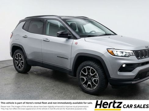 Used 2025 Jeep Compass Trailhawk AWD/4WD image 1
