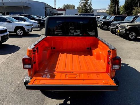 New 2025 Jeep Gladiator Sport image 22