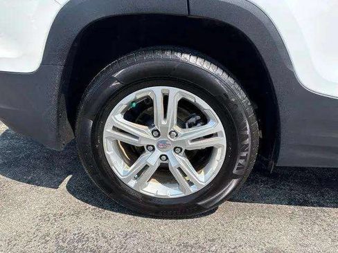 Used 2024 GMC Terrain SLE AWD/4WD image 12