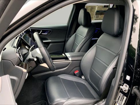 Used 2025 Mercedes-Benz GLC 350e 4MATIC image 9