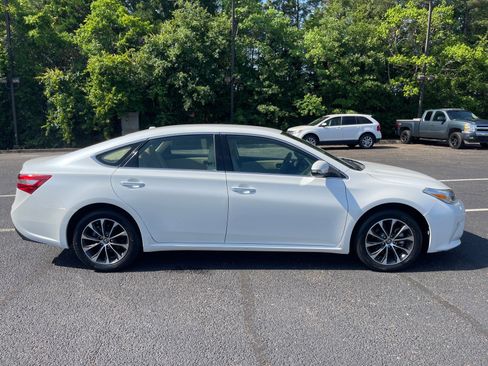 Used 2017 Toyota Avalon XLE FWD image 21