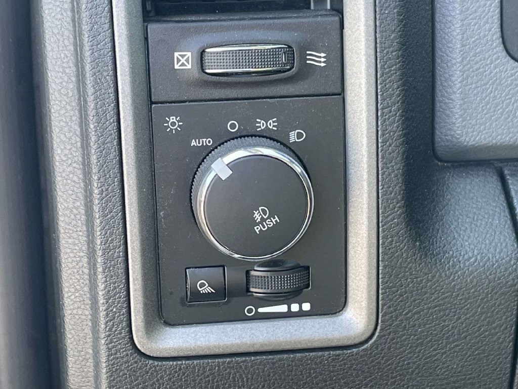 Used 2015 RAM 1500 Express AWD/4WD image 33