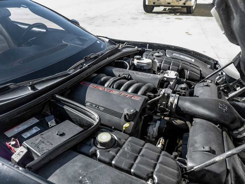 Used 2004 Chevrolet Corvette Coupe w/ Roof Package image 39