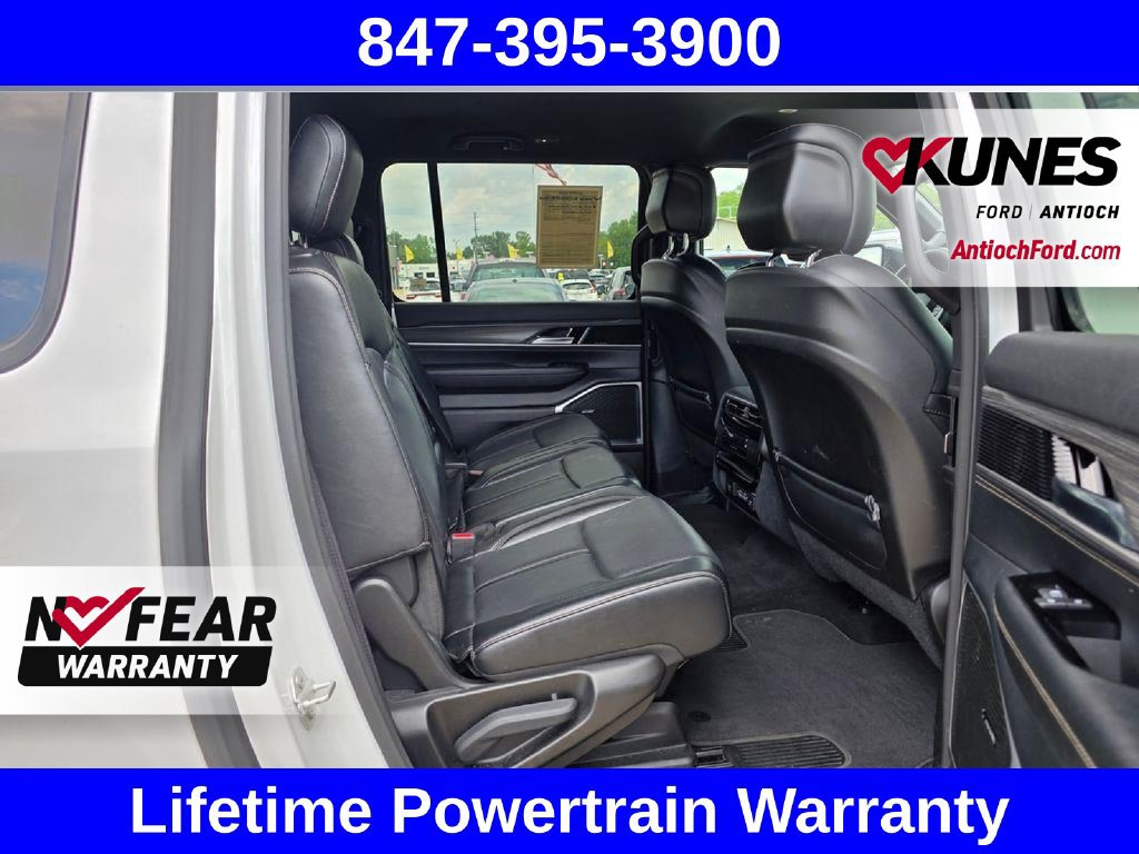 Used 2024 Jeep Wagoneer L Series II AWD/4WD image 36