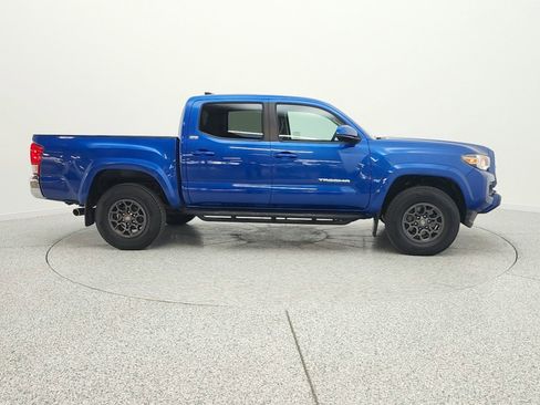 Used 2017 Toyota Tacoma SR5 w/ Tow Package RWD image 4