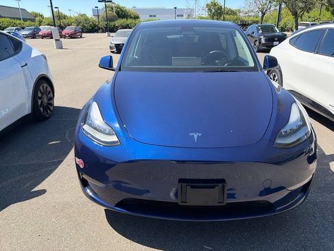 Used 2022 Tesla Model Y Long Range AWD/4WD image 2