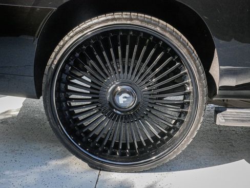 Used 2025 Cadillac Escalade ESV Sport w/ Touring Package AWD/4WD image 13