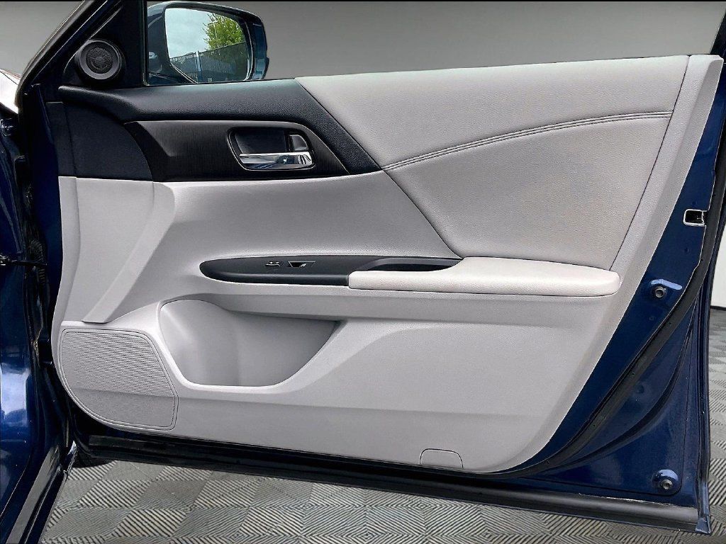 Used 2015 Honda Accord EX image 12