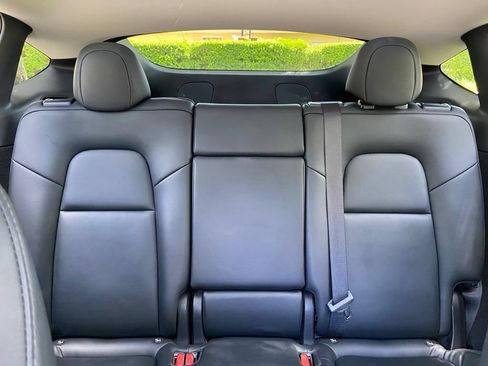 Used 2023 Tesla Model Y Long Range AWD/4WD image 23