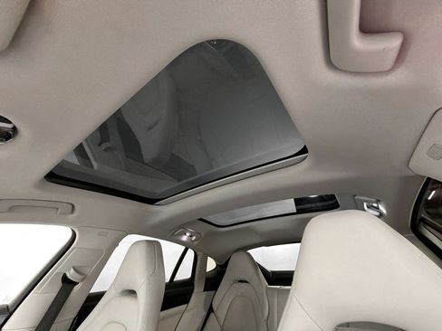 Used 2019 Porsche Panamera 4 image 35