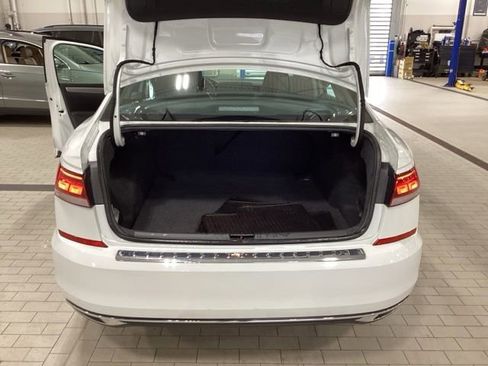 Used 2022 Volkswagen Passat 2.0T SE FWD image 14