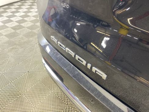 Certified 2023 GMC Acadia Denali w/ Black Diamond Edition image 33