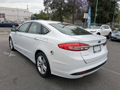 Used 2018 Ford Fusion SE w/ Equipment Group 602A FWD image 4