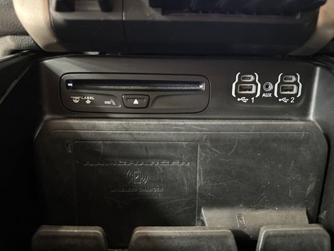 Used 2019 RAM 1500 Laramie AWD/4WD image 12