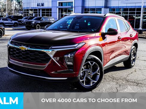 Used 2025 Chevrolet Trax LT w/ LT Convenience Package image 3