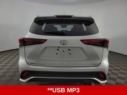 Used 2023 Toyota Highlander XSE FWD image 7