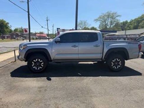Used 2019 Toyota Tacoma TRD Off-Road image 4