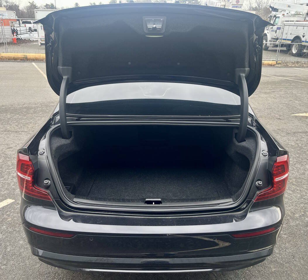 Used 2024 Volvo S60 B5 Plus FWD image 24