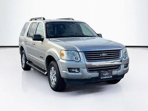 Used 2008 Ford Explorer XLT image 3