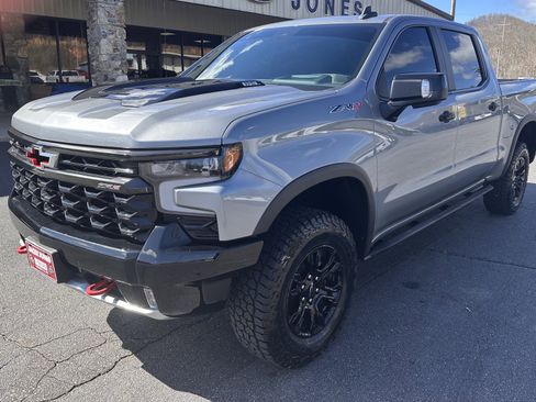 Used 2023 Chevrolet Silverado 1500 ZR2 w/ Technology Package image 2