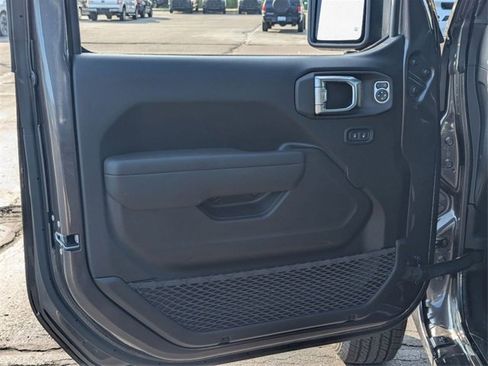 New 2025 Jeep Gladiator Sport image 15