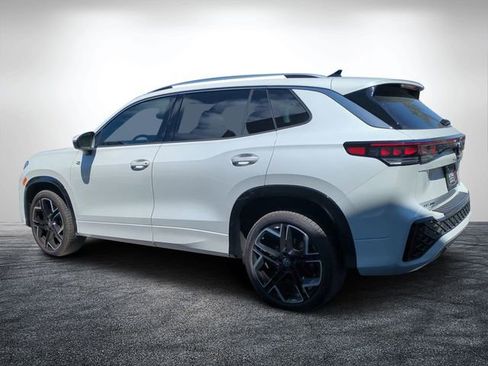 Used 2026 Volkswagen Tiguan SEL R-Line image 5