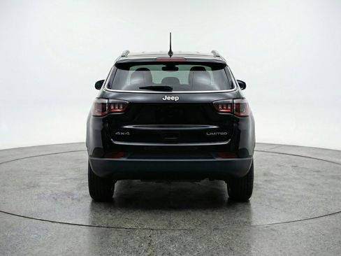 Used 2025 Jeep Compass Latitude AWD/4WD image 7
