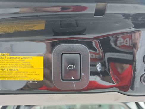 Used 2014 Toyota Sienna XLE w/ XLE Premium Package FWD image 14