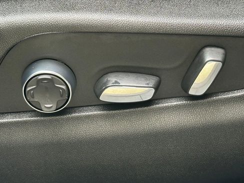 Certified 2025 Cadillac XT4 Premium Luxury image 20