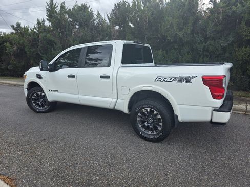 Used 2017 Nissan Titan PRO-4X w/ Pro-4x Convenience Package image 3