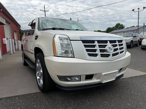 Used 2008 Cadillac Escalade AWD image 4