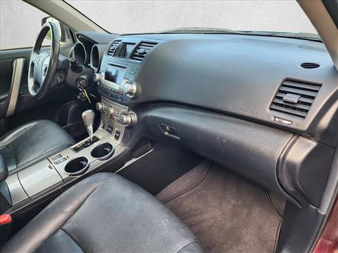 Used 2011 Toyota Highlander SE w/ Tow Pkg FWD image 20