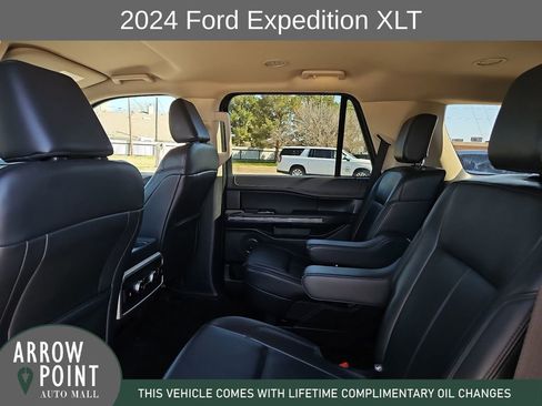 Used 2024 Ford Expedition XLT image 18