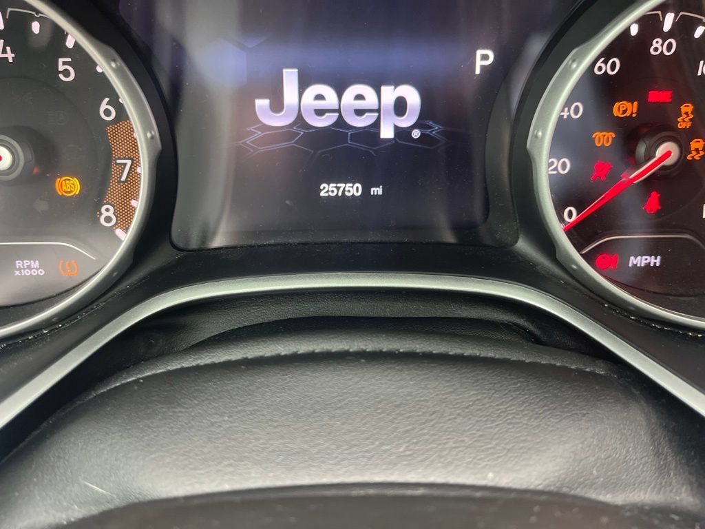 Used 2018 Jeep Compass Latitude w/ Popular Equipment Group FWD image 11
