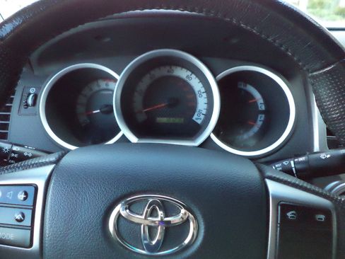 Used 2013 Toyota Tacoma 4x4 Access Cab image 11