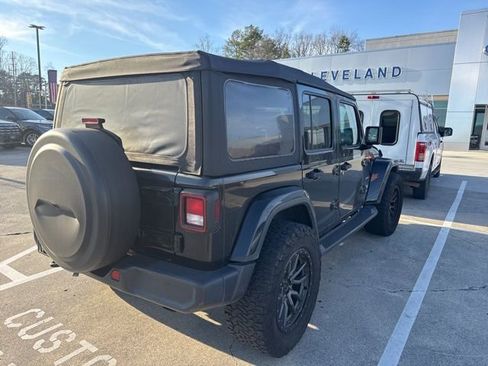 Used 2020 Jeep Wrangler Unlimited Sahara image 7