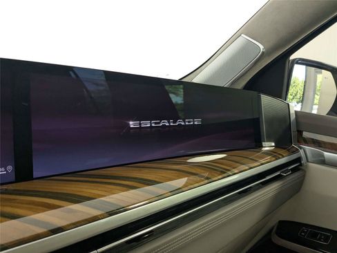 Used 2025 Cadillac Escalade Sport Platinum w/ LPO, Floor Liner Package AWD/4WD image 27